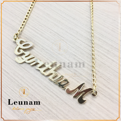 Cadena con nombre personalizado oro 18kt.