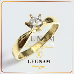 Anillo solitario de oro 18kt.